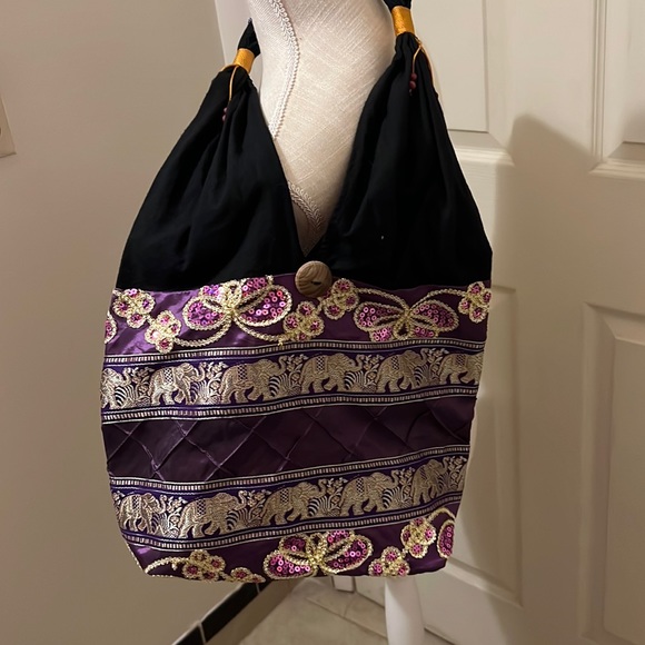 - Beautiful handbag golden elephant accents - Picture 1 of 10